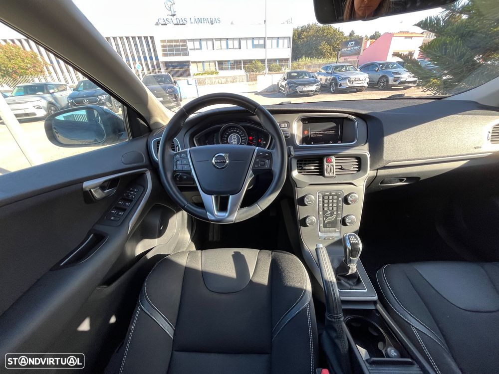 Volvo V40 2.0 D3 Momentum - 43