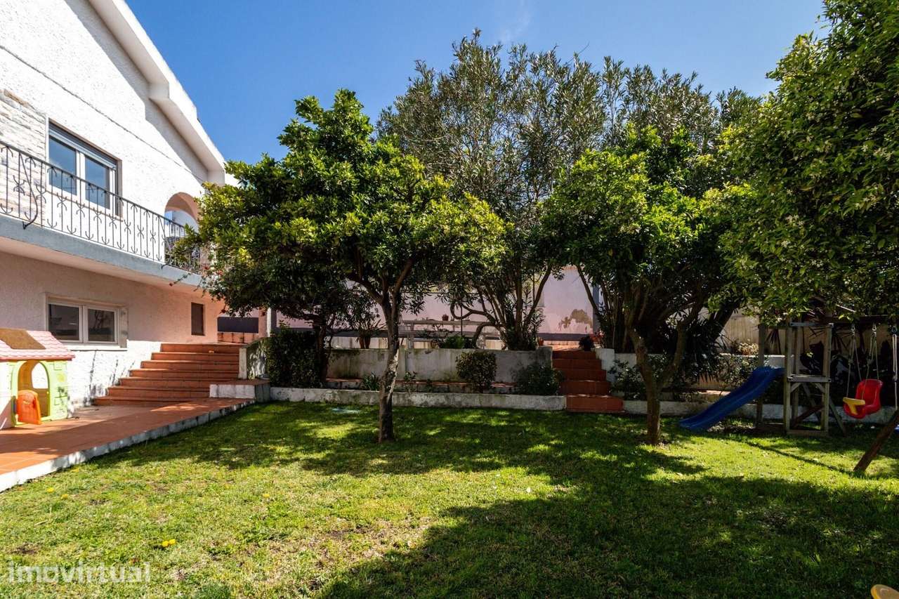 MORADIA T4 em Gaveto e 2 Apartamentos Independentes – Charneca da Capa - Grande imagem: 2/60
