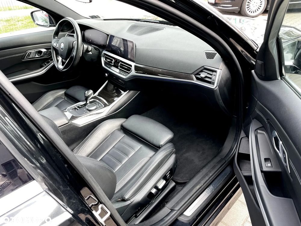 BMW Seria 3 330i Luxury Line sport - 13