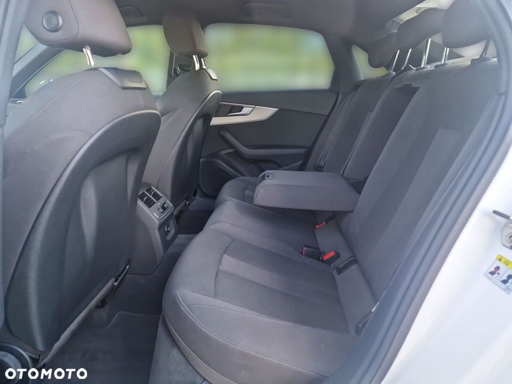 Audi A4 Limousine 35 TFSI mHEV Advanced S tronic - 12