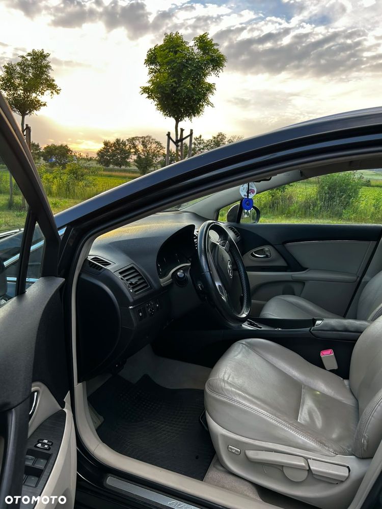 Toyota Avensis 2.0 Premium EU5 MS - 17
