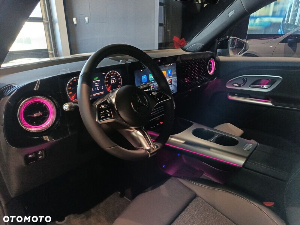 Mercedes-Benz GLB - 11