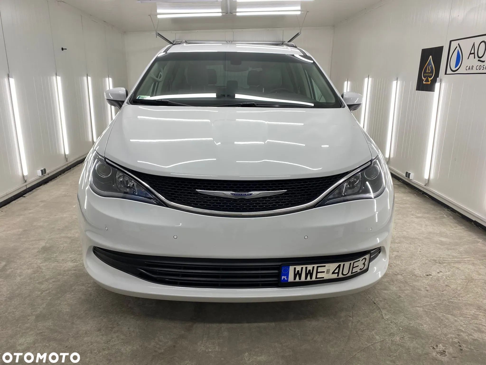 Chrysler Pacifica - 1