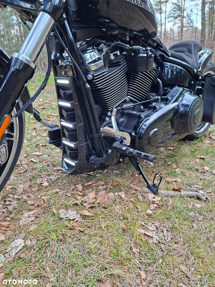 Harley-Davidson Softail Breakout - 14