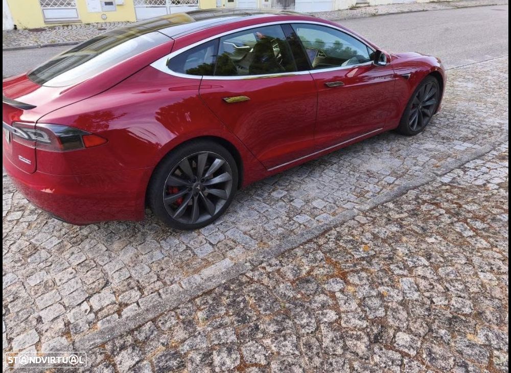 Tesla Model S - 3