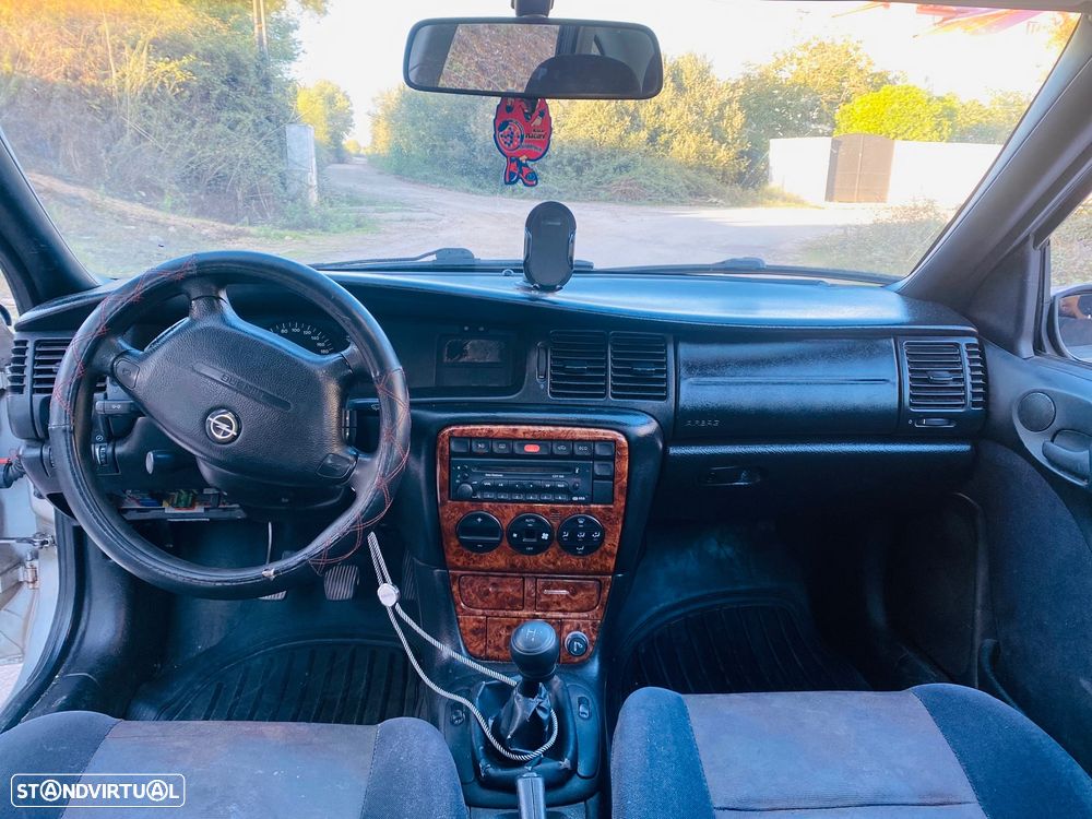 Opel Vectra 2.0 DTi 100 - 12