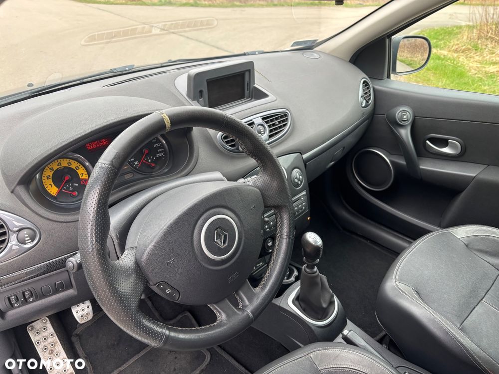 Renault Clio 2.0 16V 200 Sport - 11