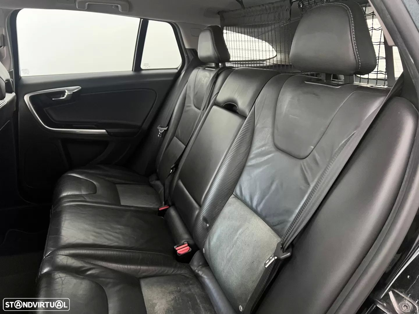Volvo V60 2.0 D3 R-Design Start/Stop - 27