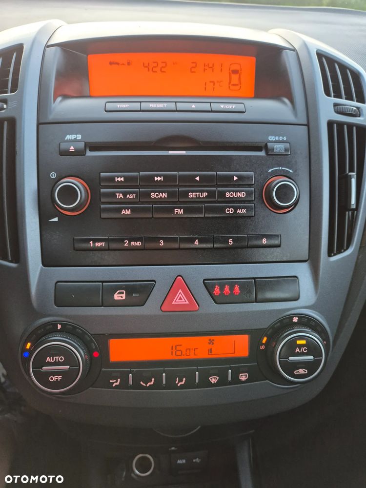 Kia Ceed - 16