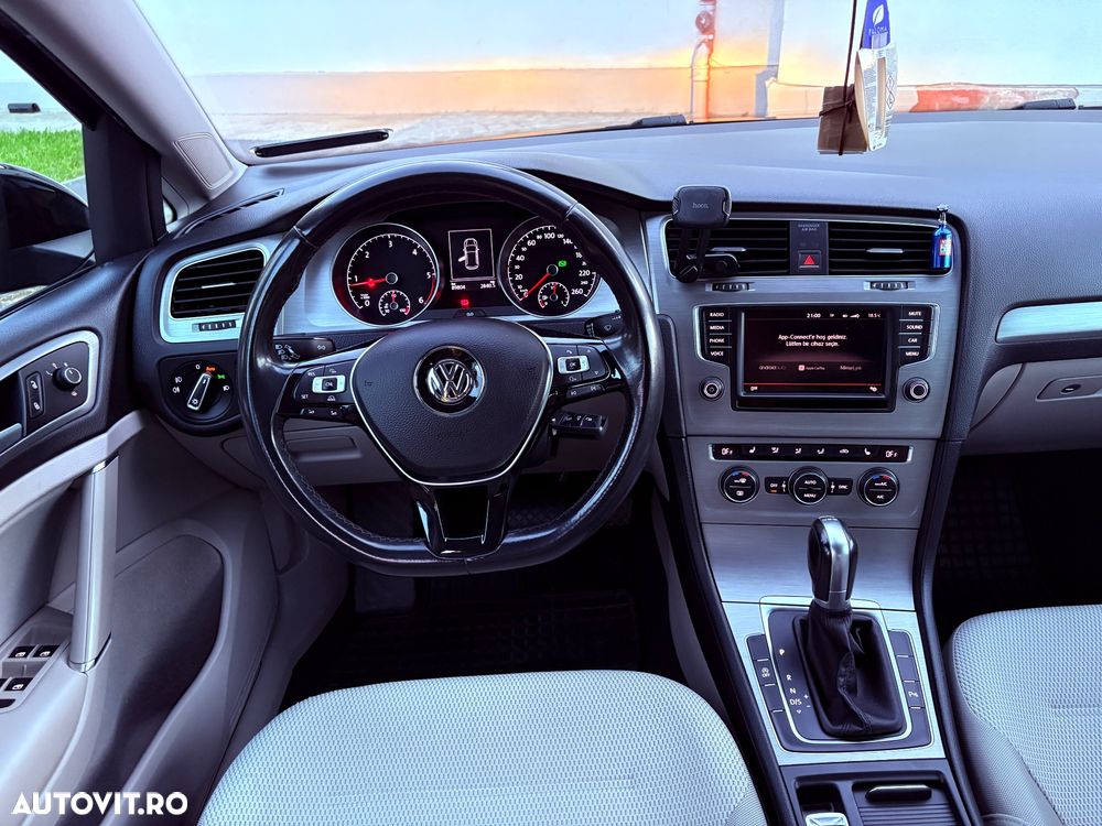 Volkswagen Golf - 6