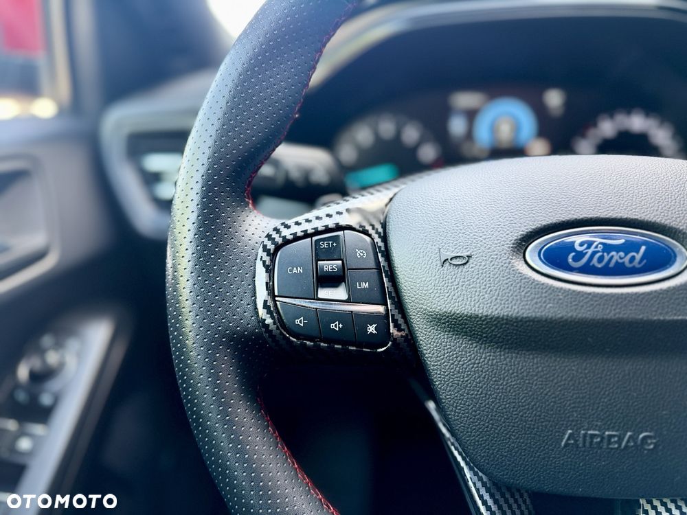 Ford Focus 1.0 EcoBoost Hybrid ST-LINE - 20
