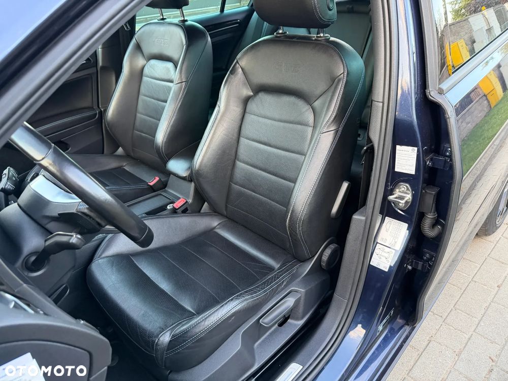 Volkswagen Golf - 32