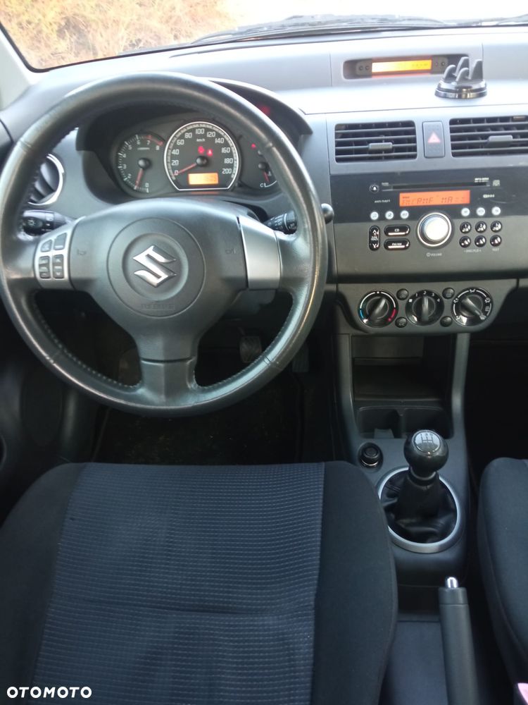 Suzuki Swift 1.3 Comfort dance - 11