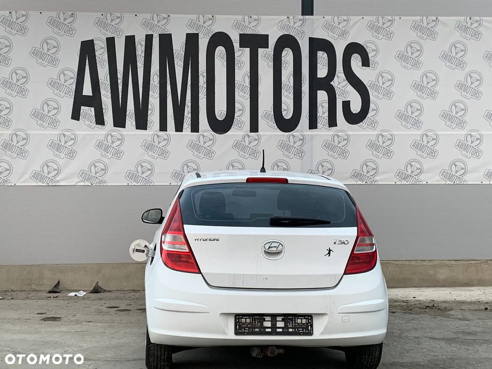 HYUNDAI I30 2009 *SAMOCHÓD NA CZĘŚCI* 3540 MASKA, LAMPA, DRZWI, LUSTERKO, ZDERZAK, GRILL, BŁOTNIK, KLAPA, BELKA, DESKA, FOTELE, KANAPA, ĆWIARTKA KIEROWNICA, TARCZE, ZACISKI, ZAWIESZENIE, KOMPLETNY PRZÓD, KOMPLETNY TYŁ, LICZNIK, ZEGARY, PRAWE LEWE PRZÓD TYŁ - 4