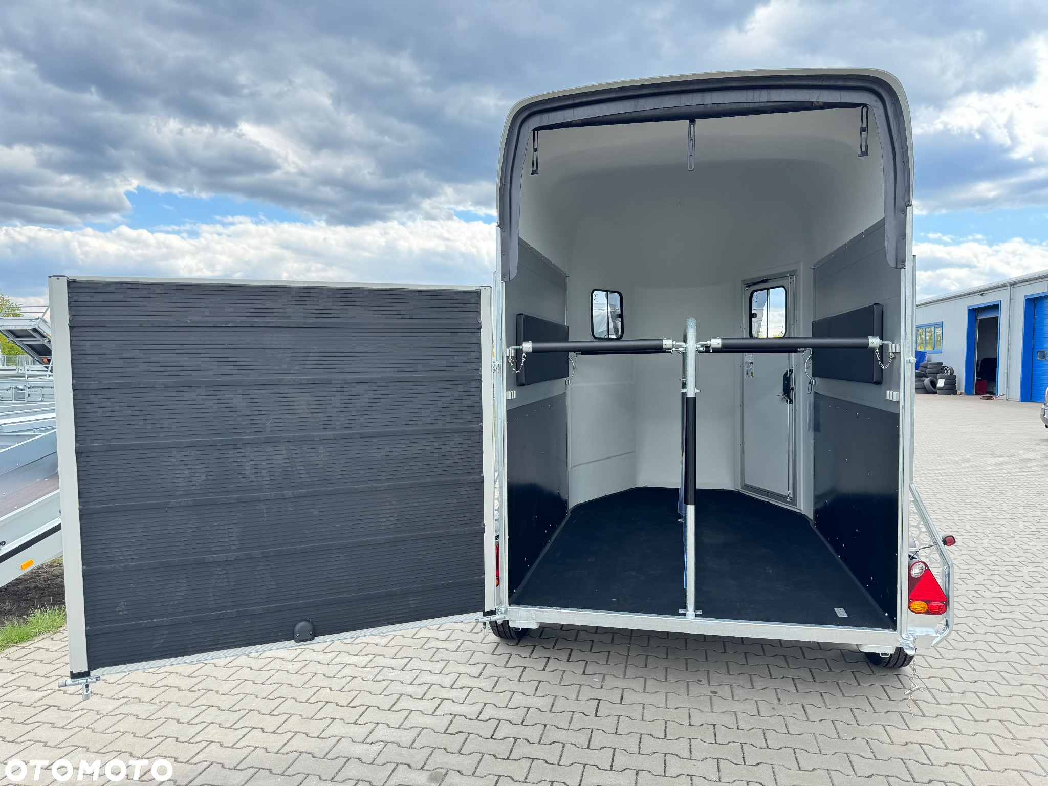 Cheval Liberte Gold Orgin Alu + siodlarnia , do przewozu 2 koni , 2000 kg - 21