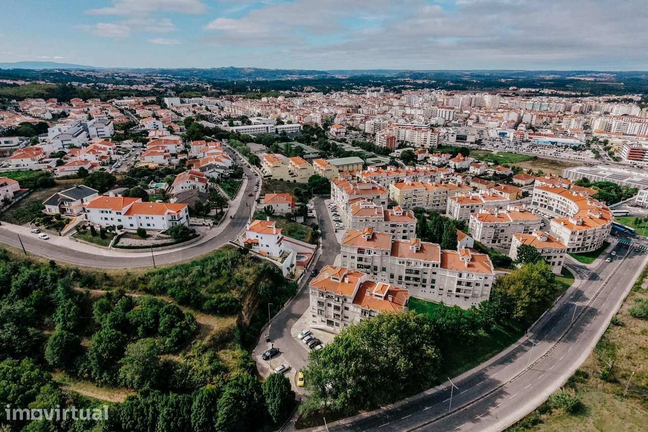 Apartamento T2 com Garagem no Centro das Caldas da Rainha - Grande imagem: 4/60