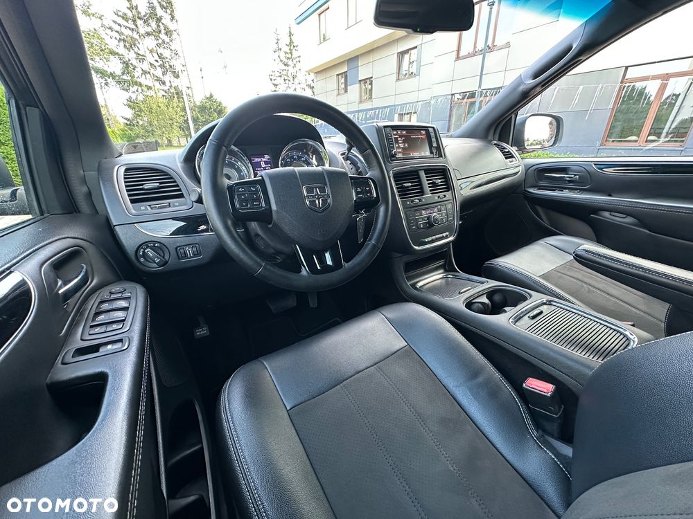 Dodge Grand Caravan 3.6 R/T - 9