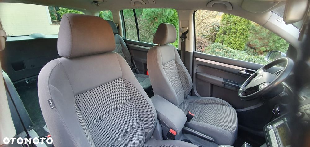 Volkswagen Touran 2.0 TDI Highline DSG - 9