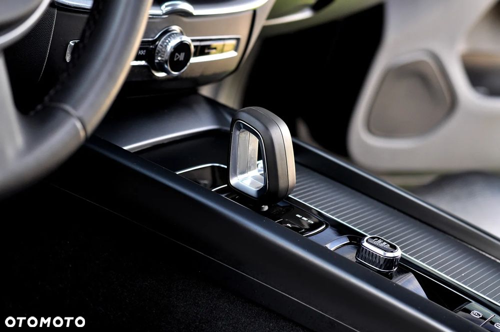 Volvo XC 60 T6 AWD Recharge Geartronic Inscription - 24