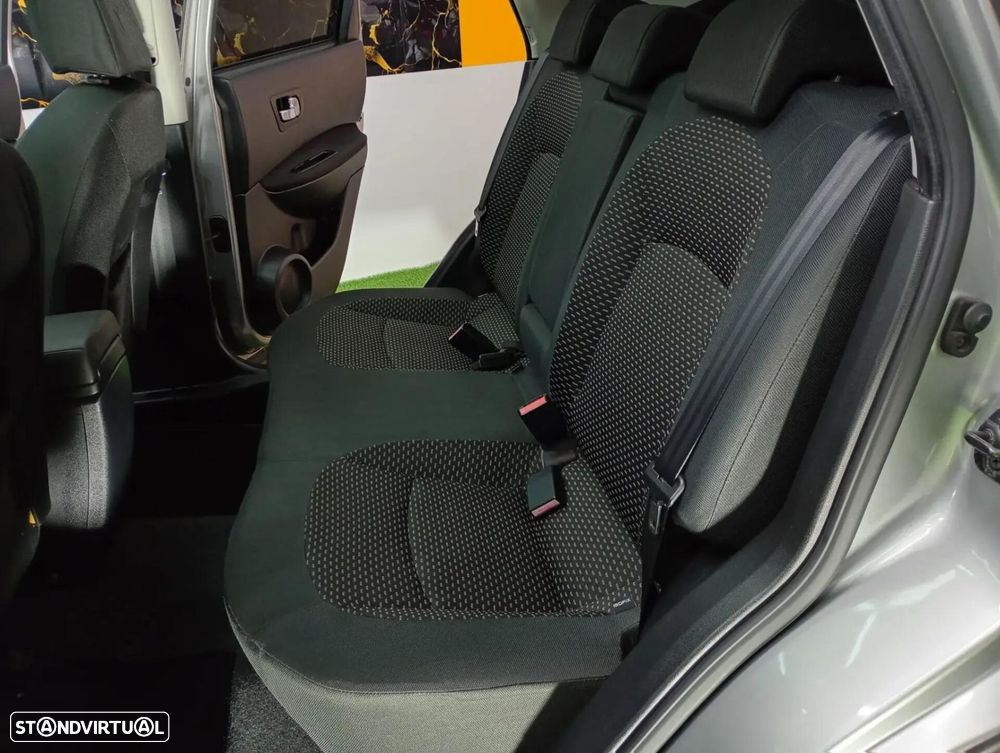 Nissan Qashqai - 25