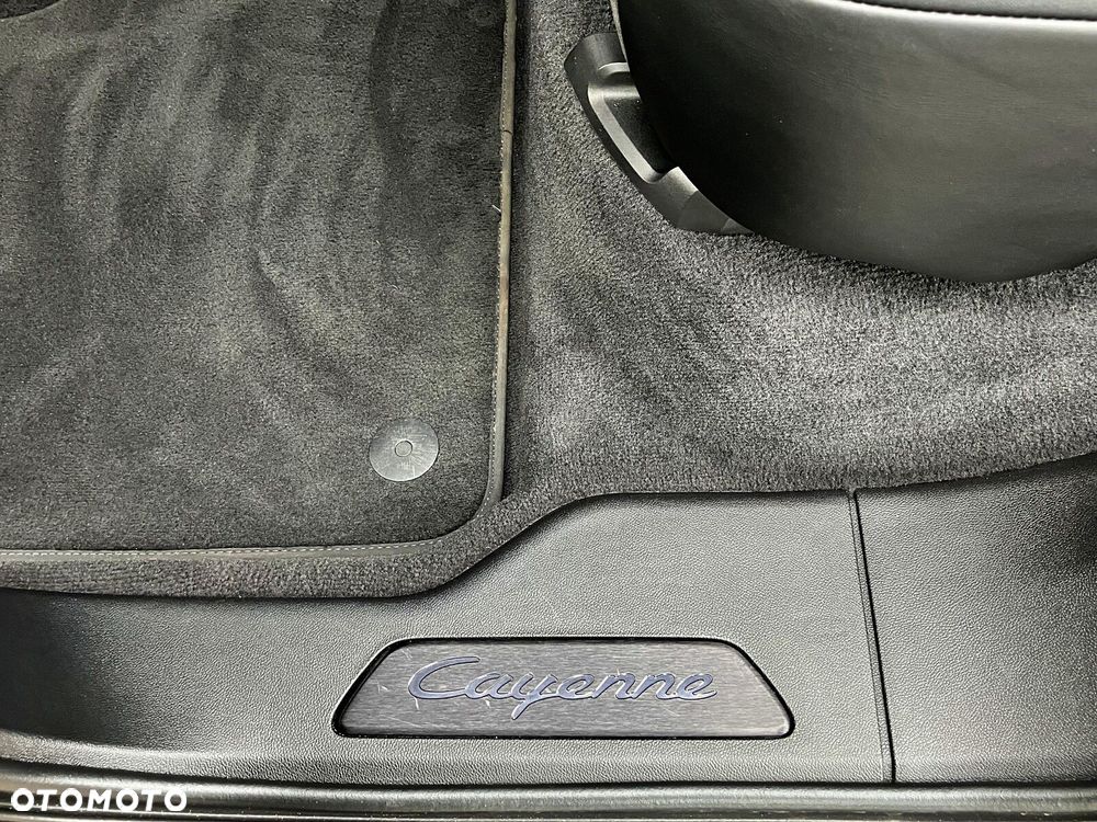 Porsche Cayenne - 22