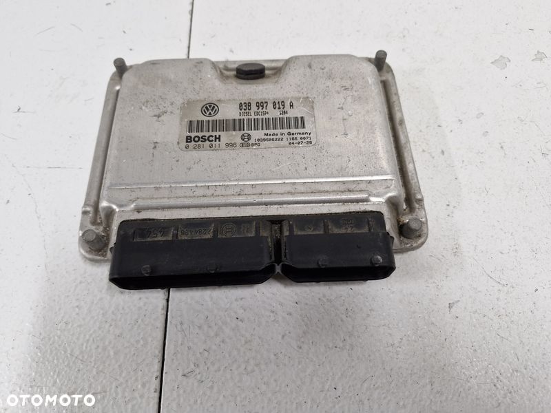 VOLKSWAGEN PASSAT B5 FL LIFT 1.9 TDI KOMPUTER STEROWNIK SILNIKA ECU 0281011996 038997019A - 1
