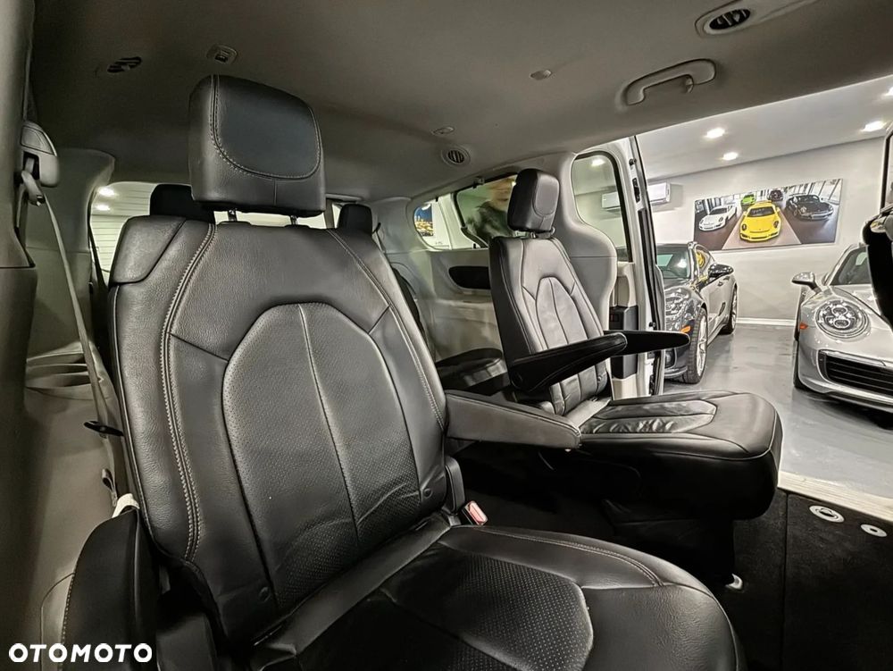 Chrysler Pacifica - 18