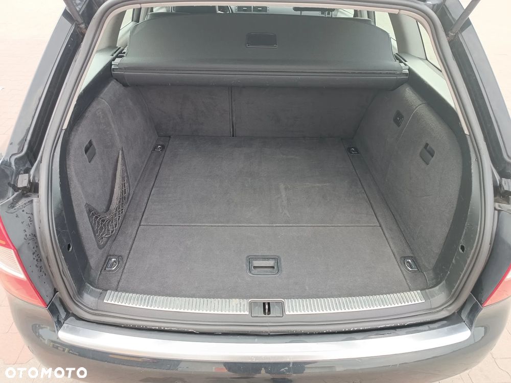 Audi A4 Avant 2.5 TDI Quattro - 10