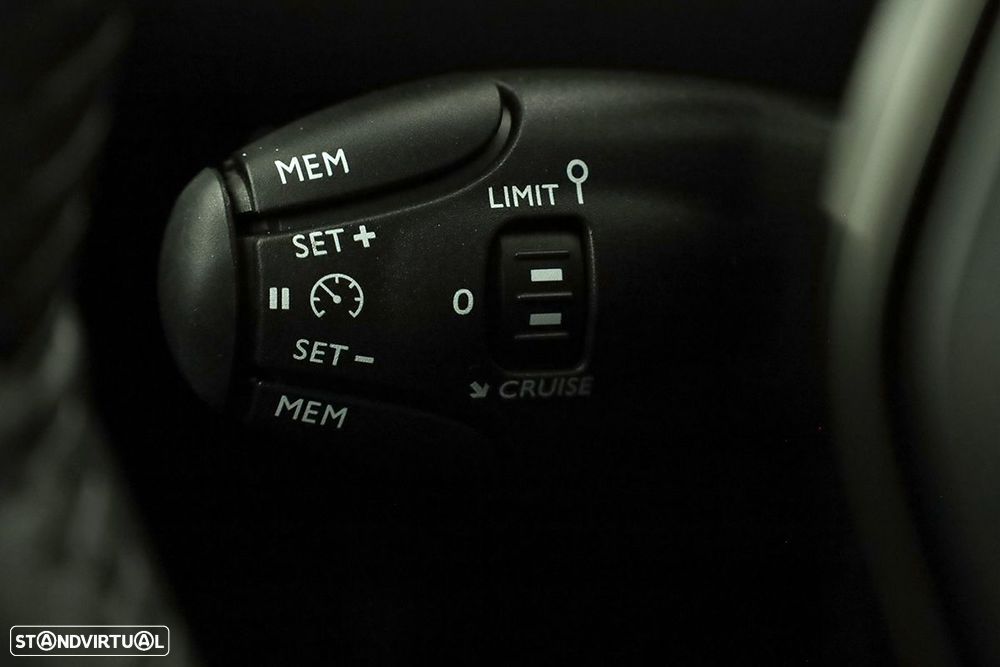 Peugeot 2008 1.2 PureTech Allure EAT8 - 18