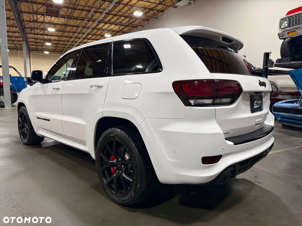 Jeep Grand Cherokee SRT - 2
