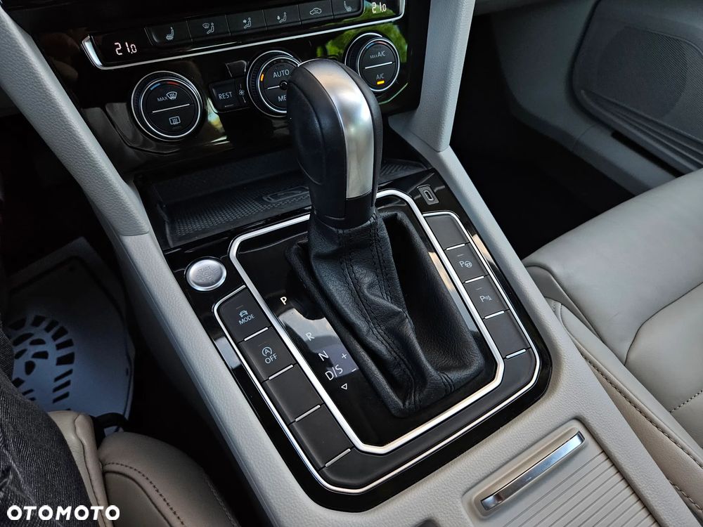 Volkswagen Passat 2.0 TDI EVO Elegance DSG - 29