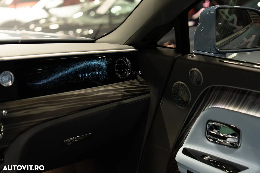 Rolls-Royce Spectre - 25