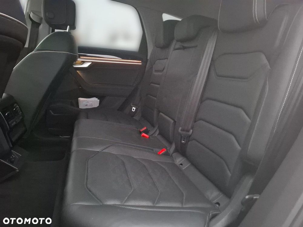 Volkswagen Touareg - 11