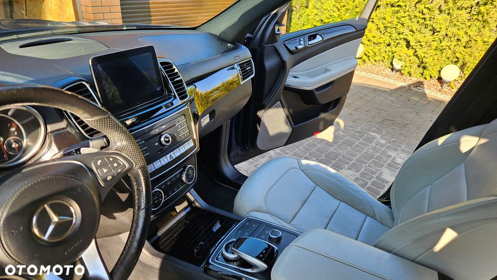 Mercedes-Benz GLS - 23