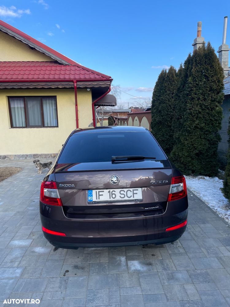 Skoda Octavia 1.6 TDI STYLE DSG - 5