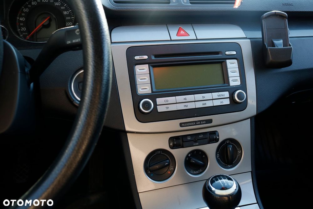 Volkswagen Passat 1.6 FSI Comfortline - 10