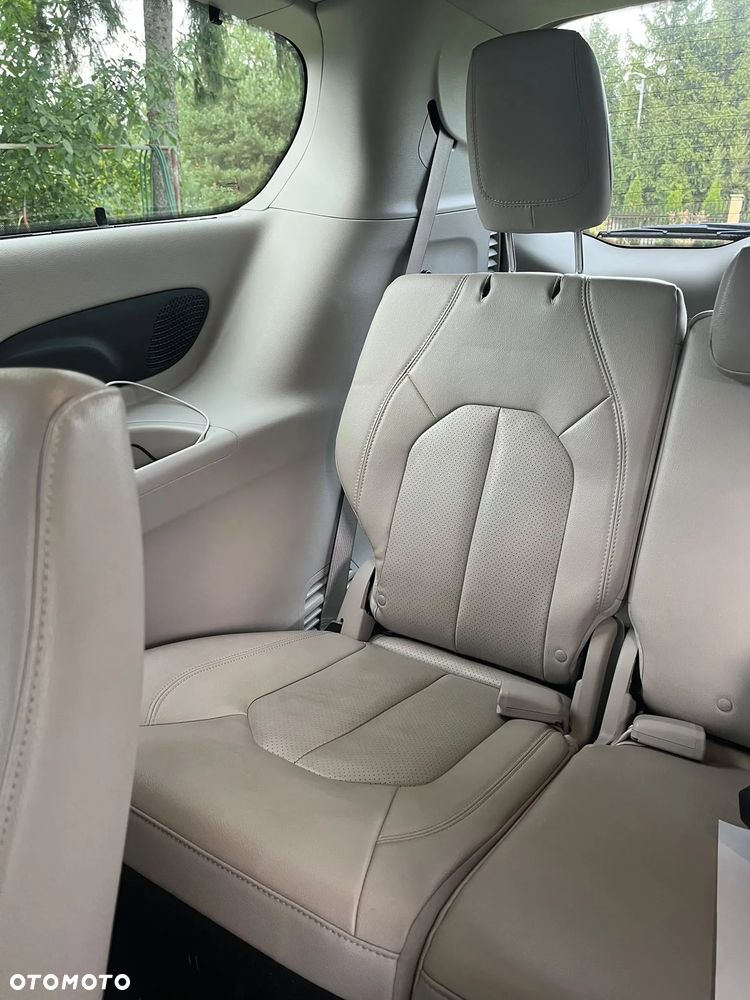 Chrysler Pacifica - 20