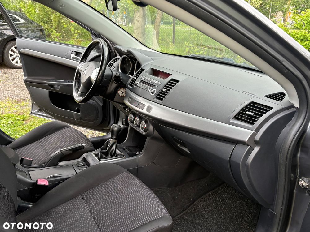 Mitsubishi Lancer 1.6 Invite - 8