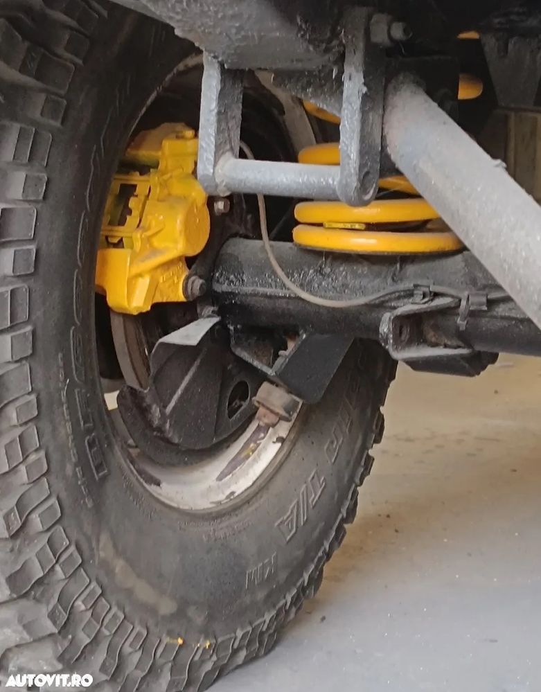 Land Rover Defender - 5