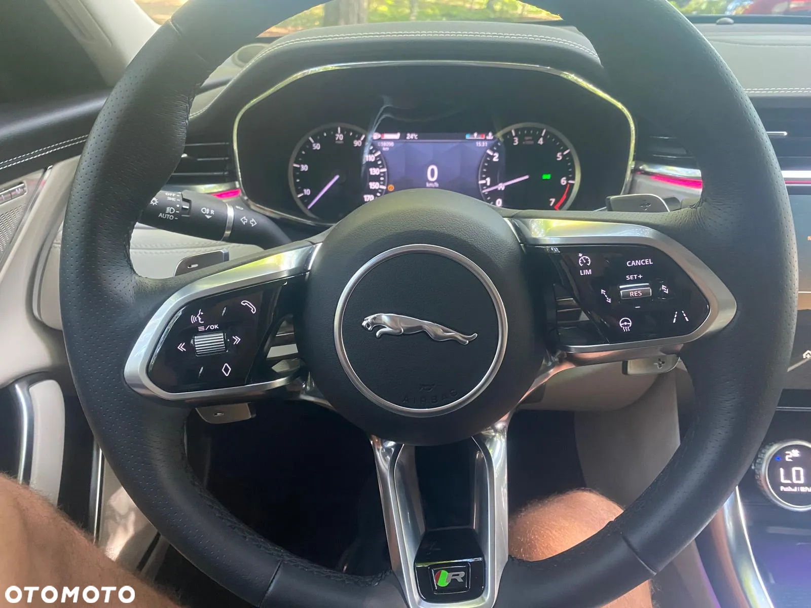 Jaguar XF P300 AWD R-Dynamic SE - 10