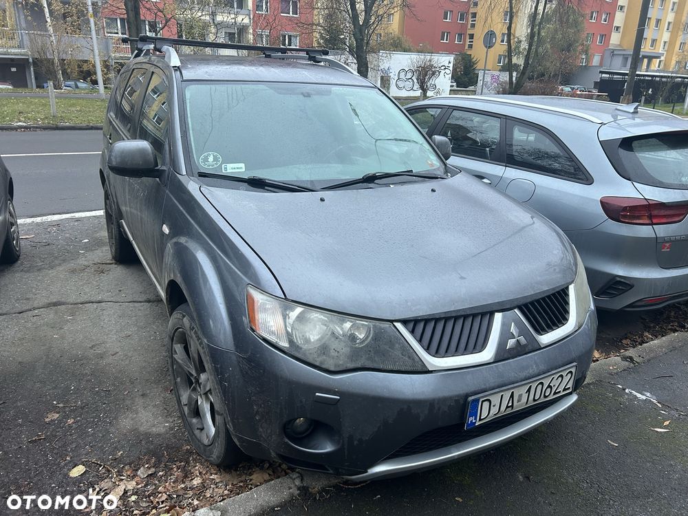 Mitsubishi Outlander - 2