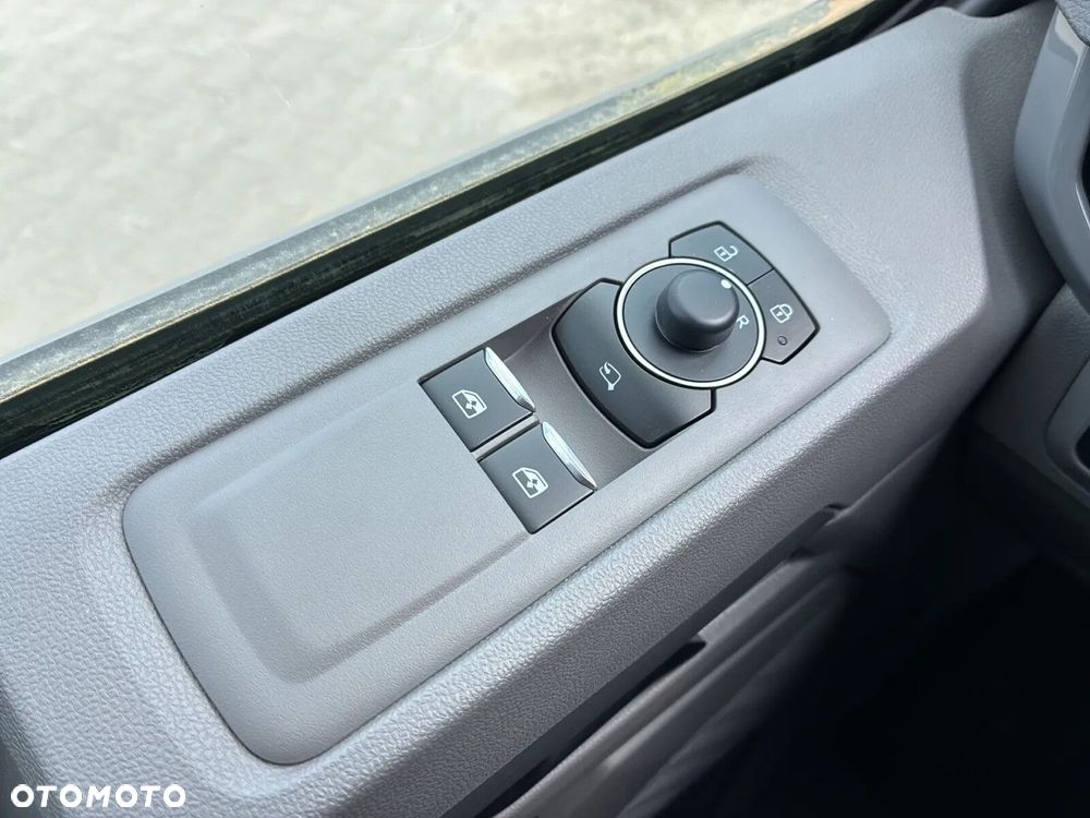 Volkswagen Caravelle - 35