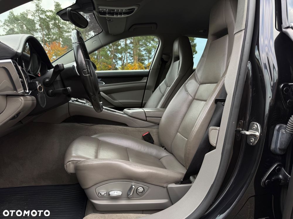 Porsche Panamera 4S - 9