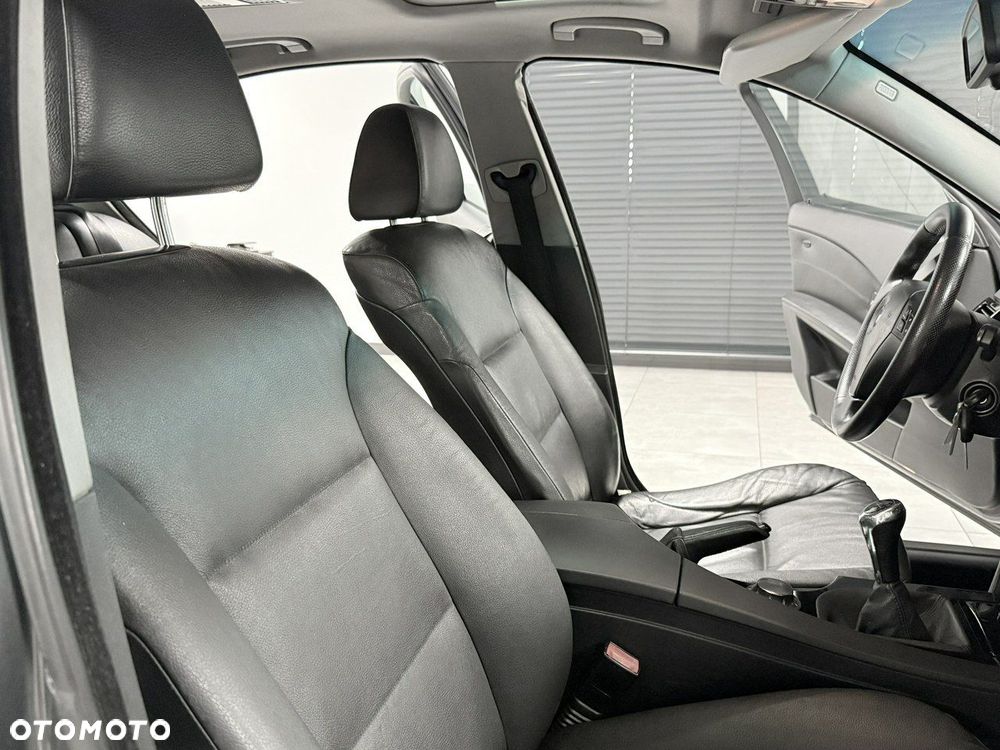 BMW Seria 5 520i - 14