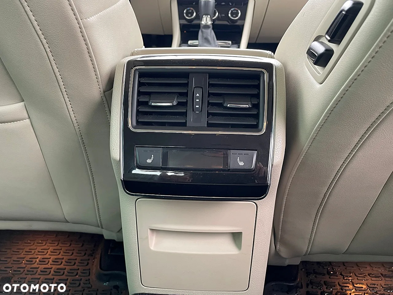 Skoda Superb 2.0 TDI SCR Style DSG - 20