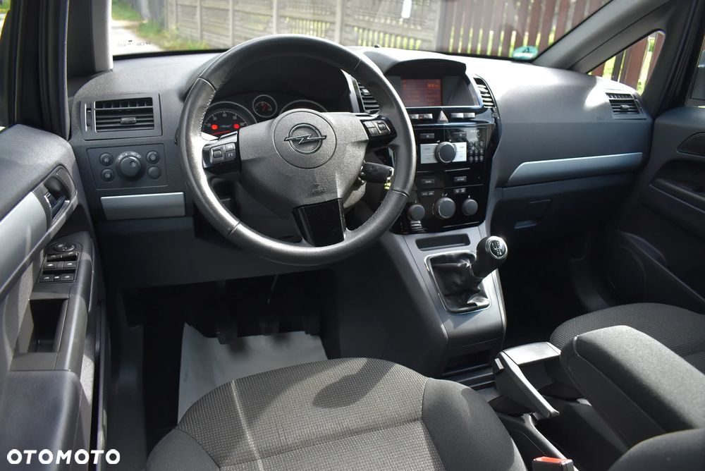 Opel Zafira 1.8 Cosmo - 26
