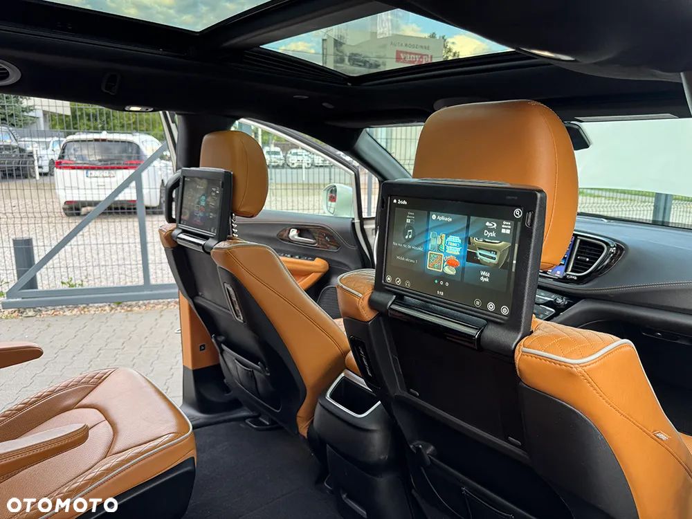 Chrysler Pacifica - 12