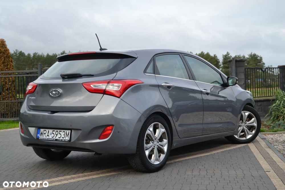 Hyundai i30 i30cw 1.6 Fifa World Cup Edition - 13