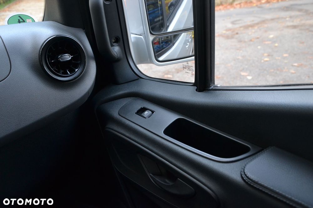 Mercedes-Benz Sprinter - 12