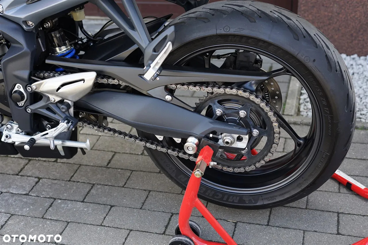 Triumph Street Triple - 25
